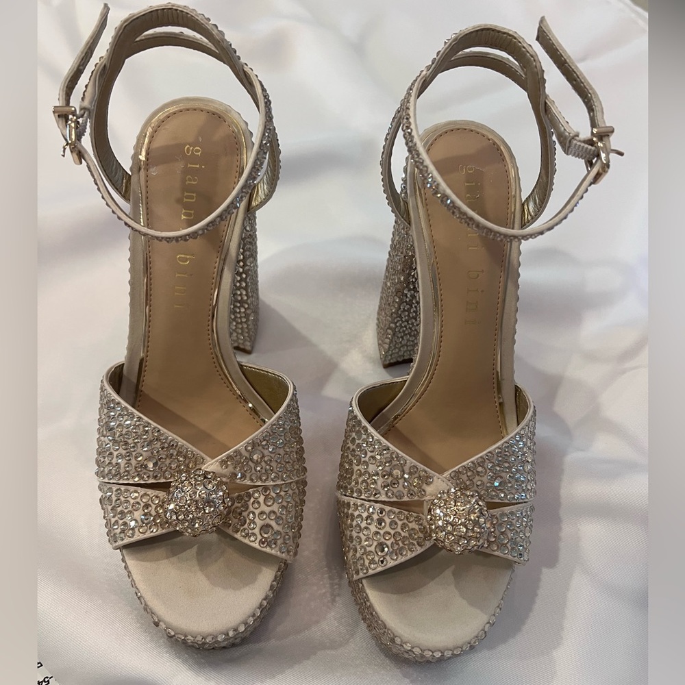 Elegant Rhinestone Embellished Platform Heels - Soft Gold - Picture 10 of 10
